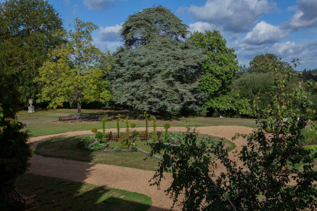 Oatlands Park Hotel Weybridge Exterior photo